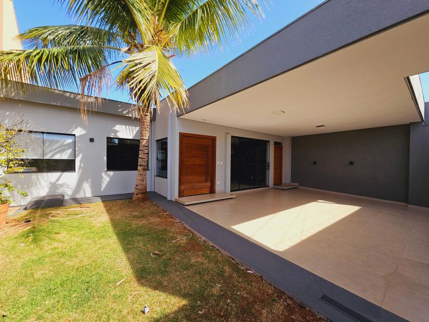 Casa recém reformada/ 02 suítes 01 quarto e fotovoltaica