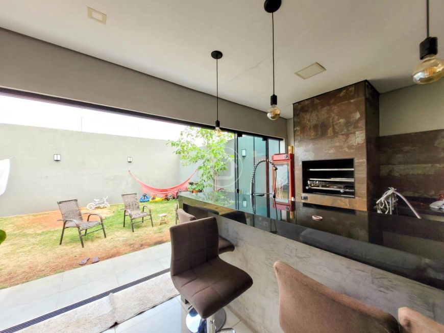 IMÓVEL COM ESPAÇO GOURMET E QUINTAL