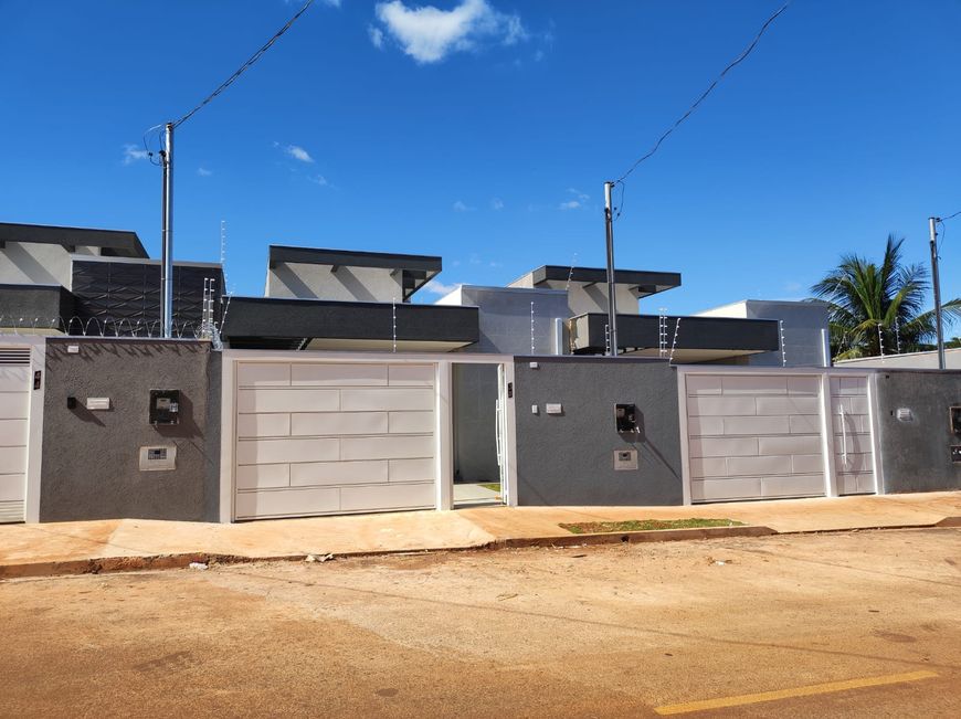 Linda Casa com Fino Acabamento!! 3 Suítes Bairro: Rita Vieira