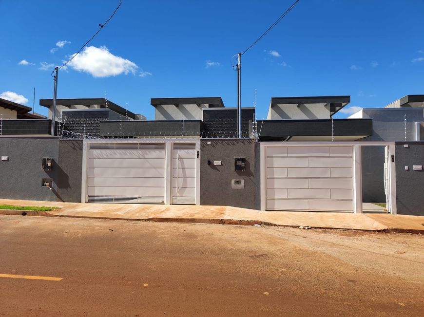Linda Casa com Fino Acabamento!! 3 Suítes Bairro: Rita Vieira