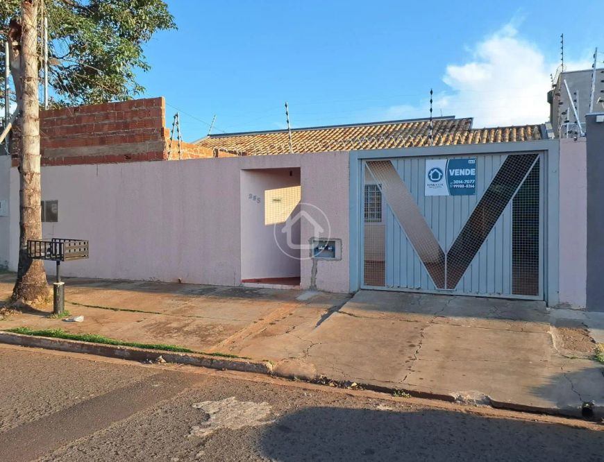 CASA COM PISCINA E EDÍCULA NO BAIRRO TIRADENTES