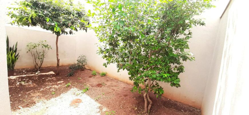 CASA COM 3 QUARTOS E 2 BANHEIROS À VENDA