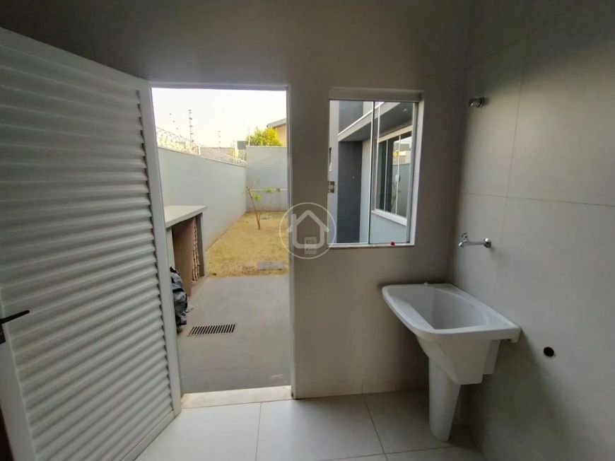 CASA TÉRREA - 1 SUÍTE E 2 DEMI-SUITES - 3 VAGAS