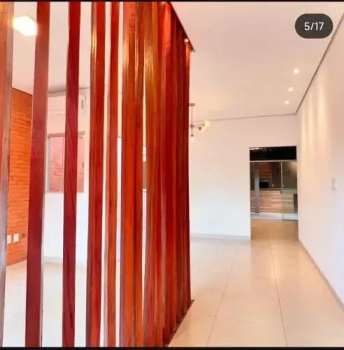 Linda casa térrea à venda. 2 quartos, 1 suíte, 2 vagas de garagem. Rita Vieira, Campo Grande -MS
