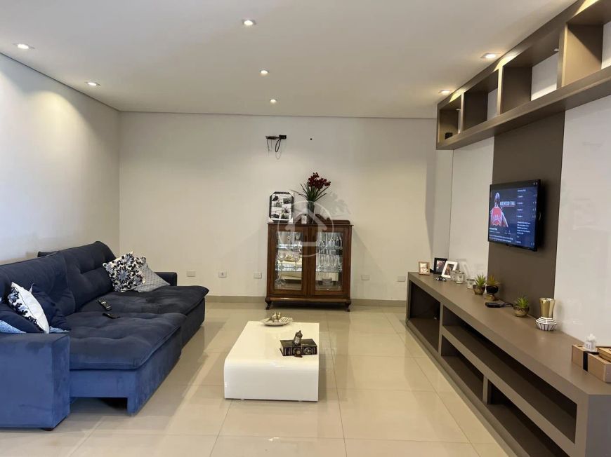 CASA COM 02 SUITES SENDO 01 MASTER