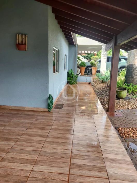 CASA TÉRREA COM EXCELENTE ESPAÇO GOURMET