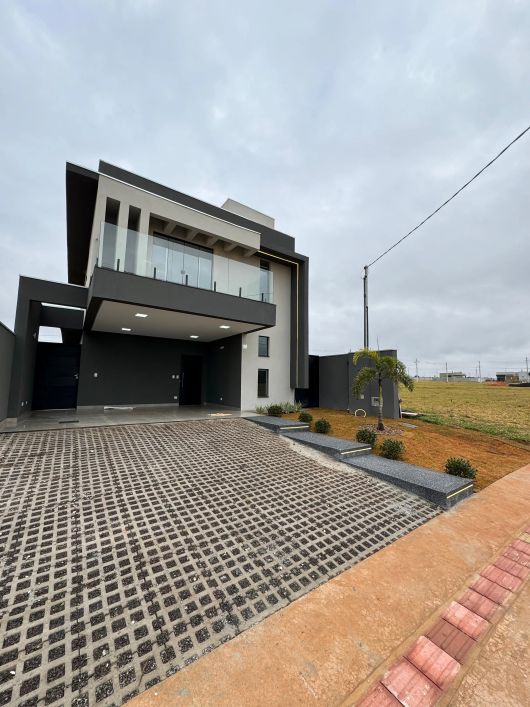 * Magnífico Sobrado novo a venda no Condomínio Reserva Santa Inês com 3 suítes sendo 1 com closet.*