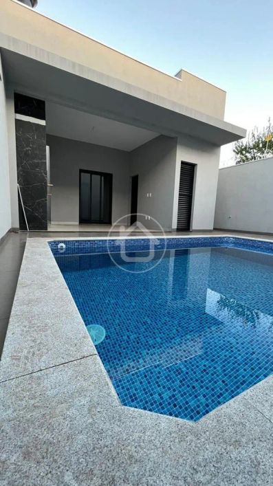 COM LINDA ÁREA GOURMET E PISCINA