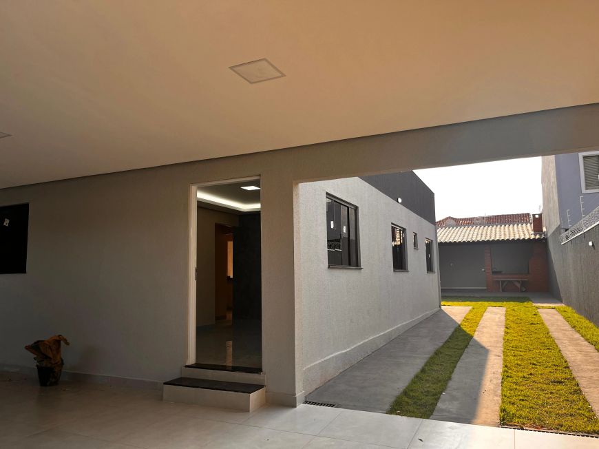 Venda - Casa em Jardim Jacy com 5 quartos
