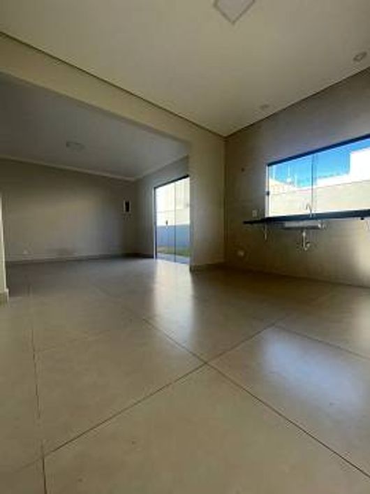 Casa com salão no Rita Vieira