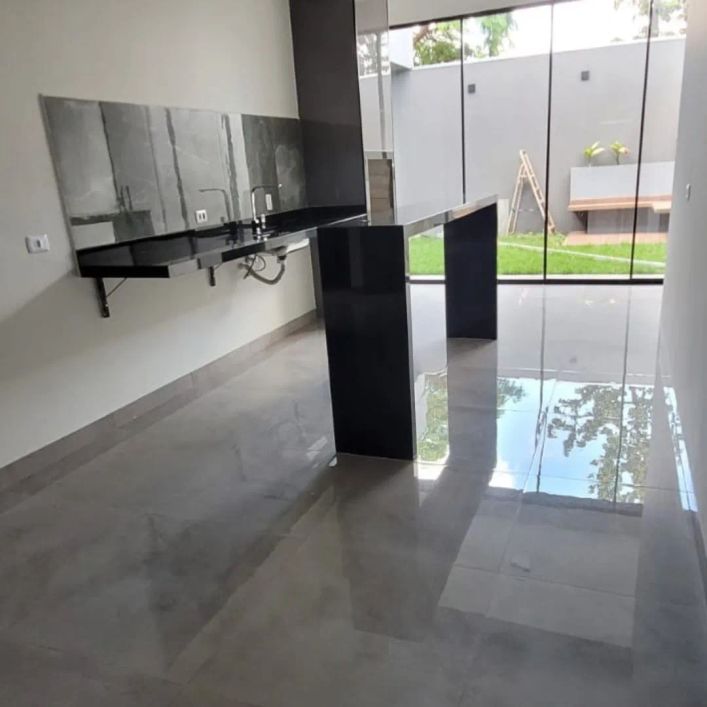 Casa com 3 quartos sendo 1 suíte com 120m² de área construida no Jardim Seminario em Campo Grande MS