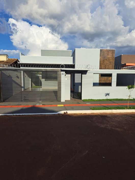 Vende - se uma linda casa em Campo Grande MS