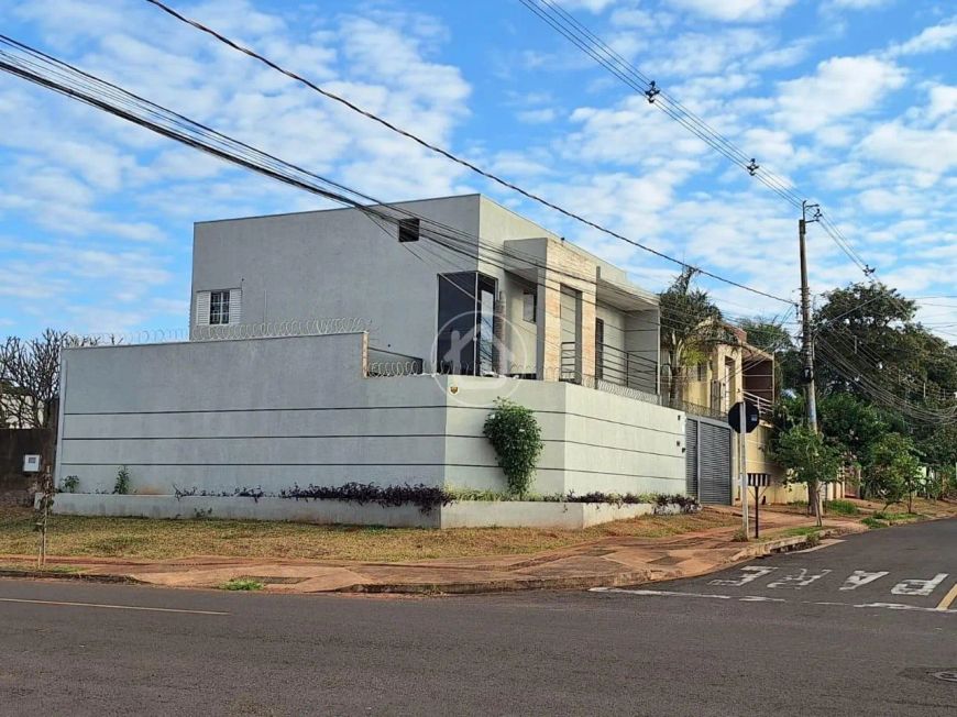 SOBRADO COM 3 SUÍTES