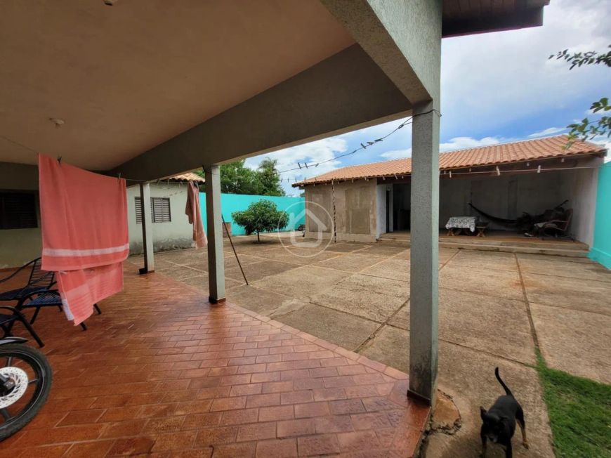 IMÓVEL COM GRANDE TERRENO BAIRRO RITA VIEIRA