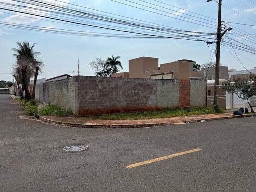 Terreno de 360m² de esquina todo murado e plano 12x30 na Vila Margarida.