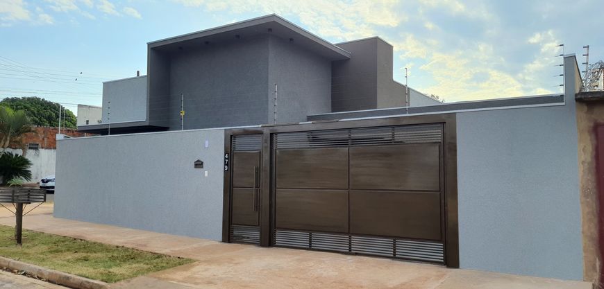 Linda casa nova de esquina a venda no bairro Parque dos Novos Estados com 3 quartos sendo 1 suíte.