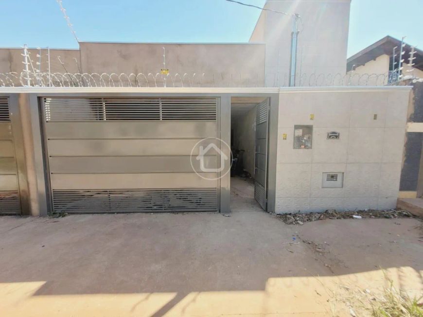 CASA COM CLOSET E SUÍTE - RITA VIEIRA