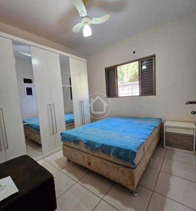 CASA COM AMPLO TERRENO NO RITA VIEIRA