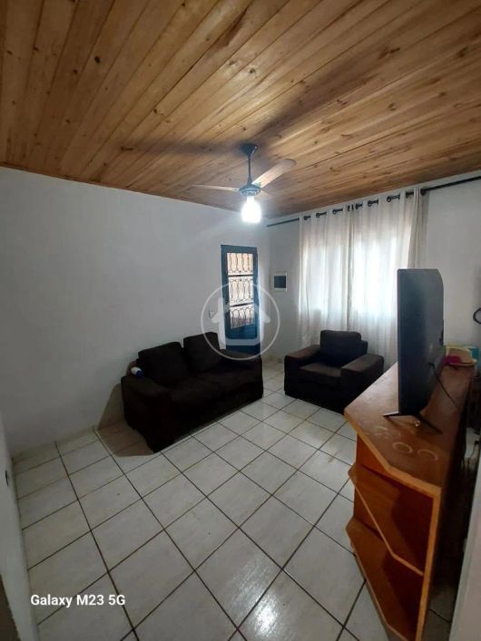 CASA COM 03 DORMITÓRIOS NO JARDIM JACARANDA