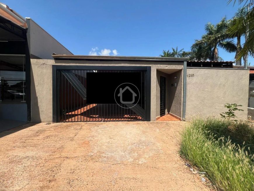 CASA COM 02 QUARTOS E 01 SUITE MASTER