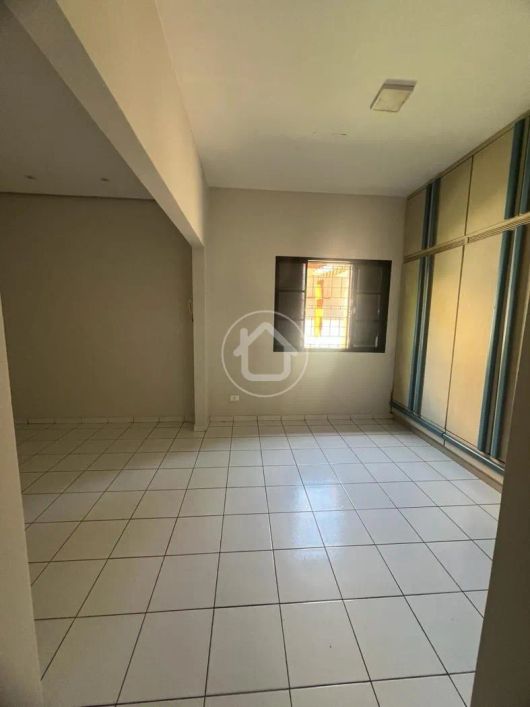 CASA COM 02 QUARTOS E 01 SUITE MASTER