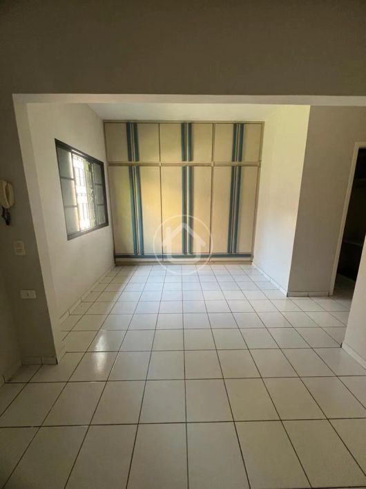 CASA COM 02 QUARTOS E 01 SUITE MASTER