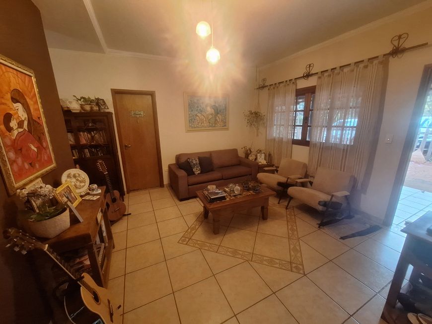 Imóvel para venda possui 585 metros quadrados com 6 quartos