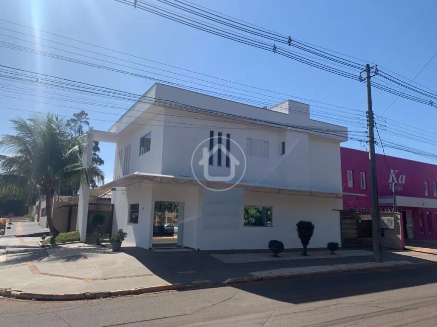 SOBRADO À VENDA COM SALÃO COMERCIAL