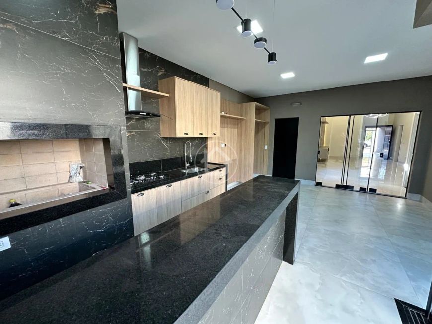 CASA COM 3 SUITES