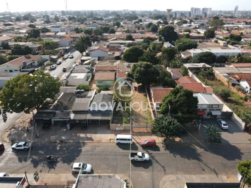 TERRENO DE 600 M² COM EXCELENTE LOCALIZAÇÃO.