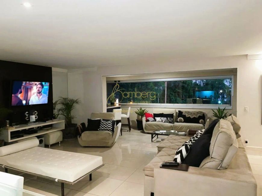 Apartamento super bem localizado. MOBILIADO