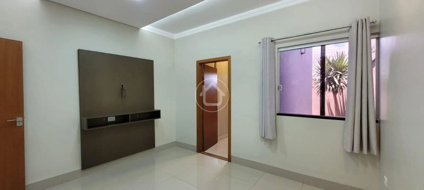 CASA TÉRREA COM 03 SUÍTES