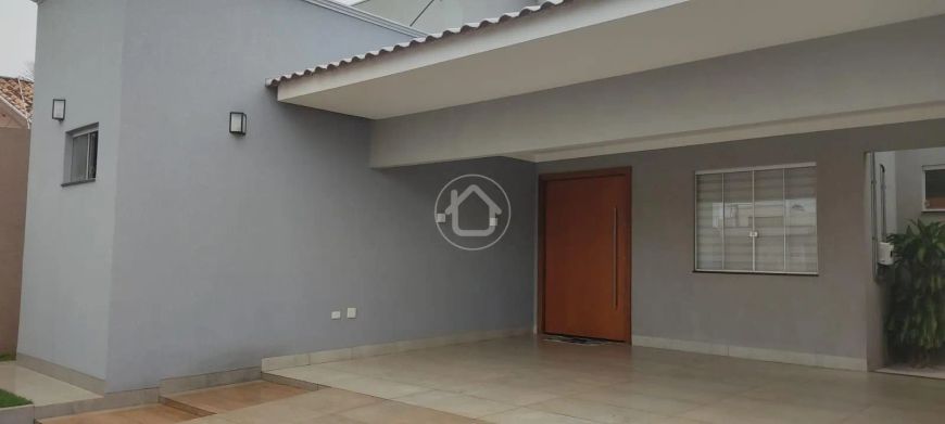 CASA TÉRREA COM 03 SUÍTES