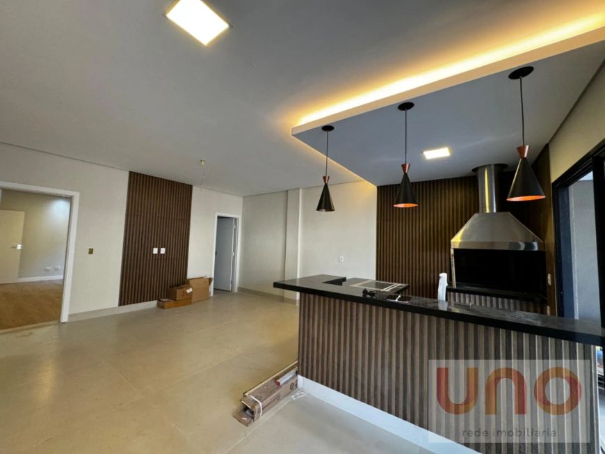 Casa Luxuosa para venda 230M² em Vila do Polones, 3 Suítes, 4 Vagas por R$1.9M - Imóveis Residenciai