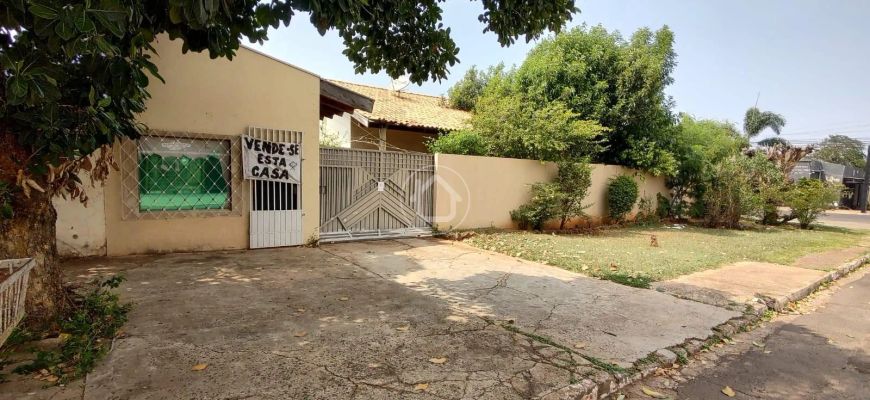 CASA TÉRREA COM EDÍCULA E SALA COMERCIAL