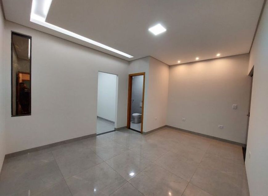 Linda casa com piscina no Jardim das Nações