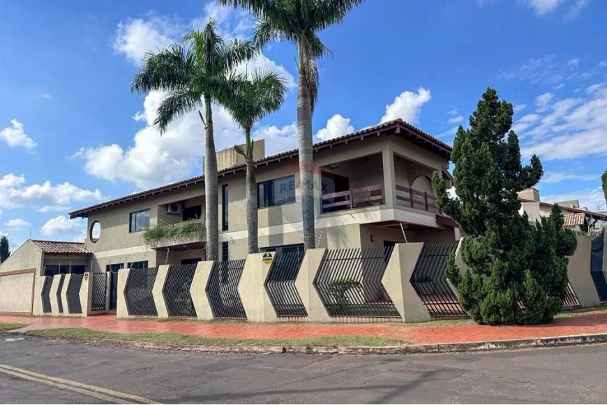 Sobrado de esquina a venda no Carandá Bosque com terreno de 862,23m² e com 691,46m² de área construí