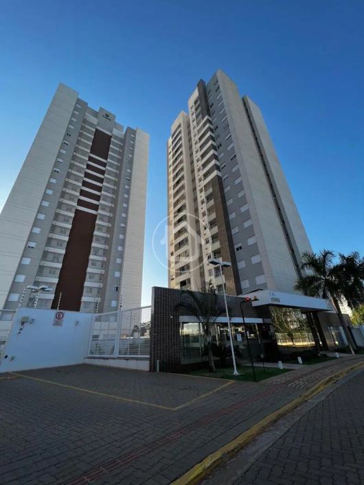 APARTAMENTO ANDAR ALTO COM ARMARIOS NA COZINHA