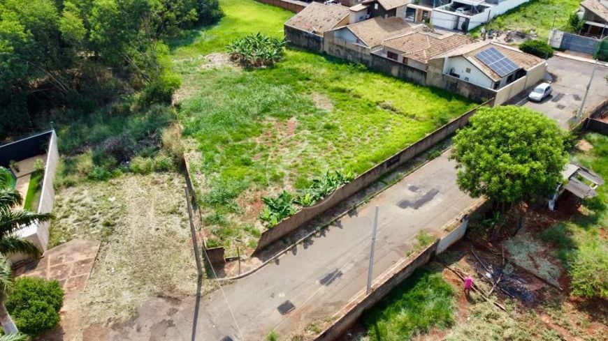 TERRENO DE ESQUINA COM 626 M² NO JARDIM TV MORENA