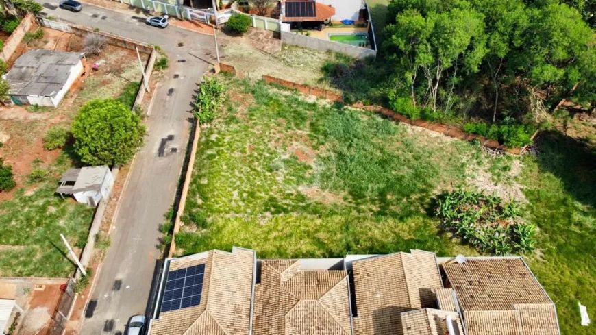 TERRENO DE ESQUINA COM 626 M² NO JARDIM TV MORENA