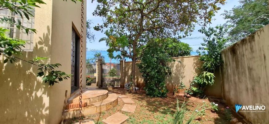 Sobrado com piscina no São Lourenço