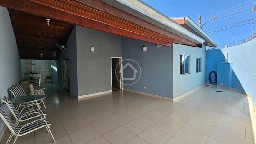 CASA COM 3 QUARTOS/VILAS BOAS