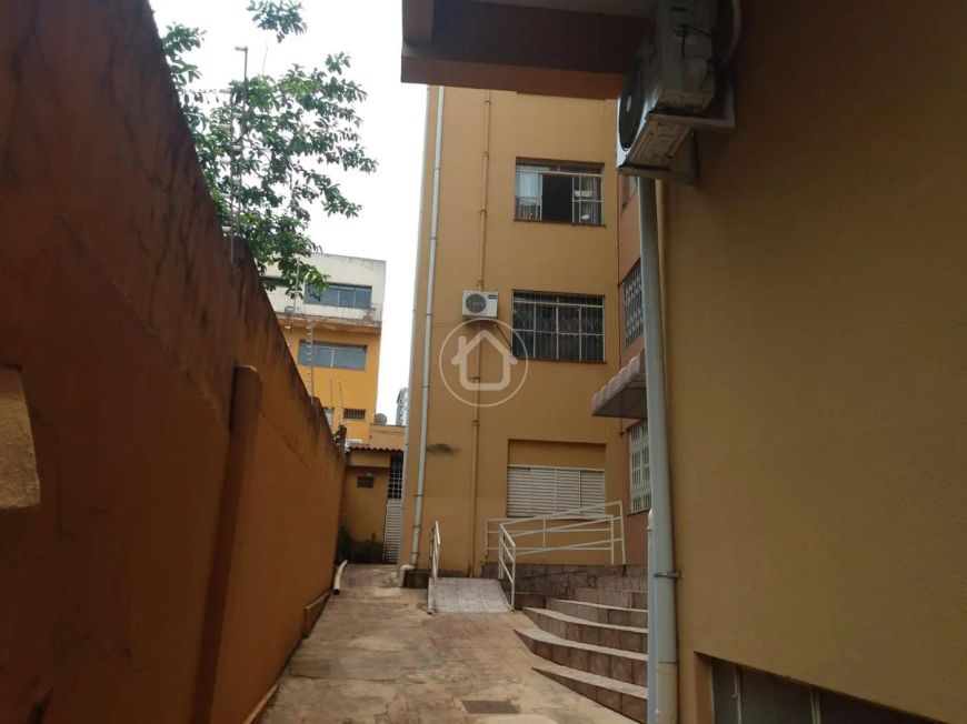 APARTAMENTO AMPLO COM EXCELENTE LOCALIZAÇÃO