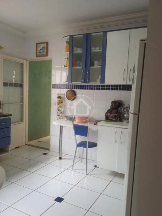 CASA COM SUÍTE E 02 QUARTOS - VILA CARLOTA