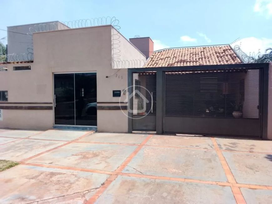 CASA COM SUÍTE E 02 QUARTOS - VILA CARLOTA