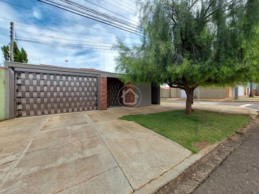 CASA COM 04 SUÍTES - CORONEL ANTONINO