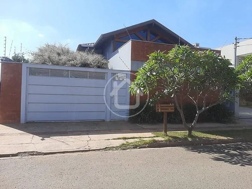 CASA MODERNA NO ITANHANGÁ COM PISCINA AQUECIDA