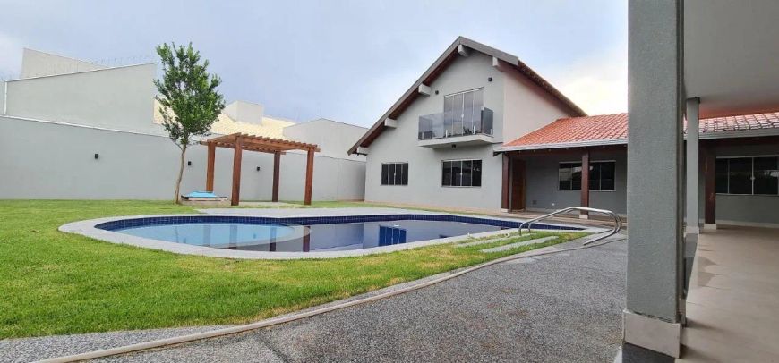 Excelente Casa Ampla com Mezanino - 2 Suítes + 2 Quartos
