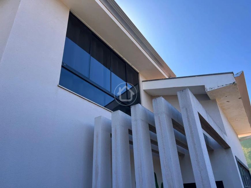 SOBRADO COM PISCINA