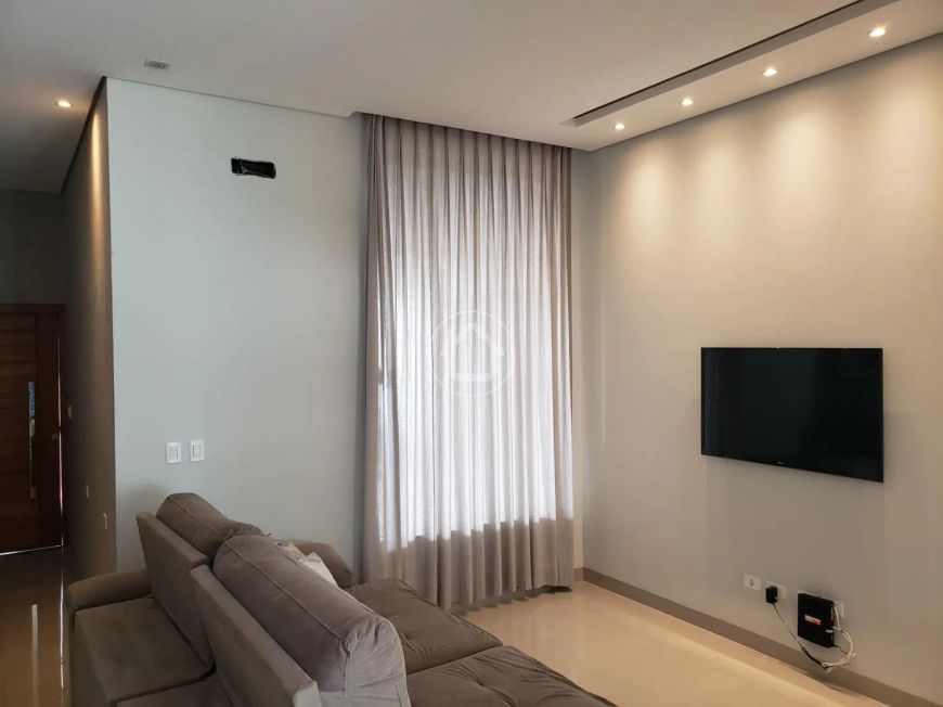 CASA TÉRREA COM ACABAMENTOS DE ALTO PADRÃO